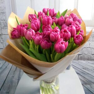 pinks tulip bouquet